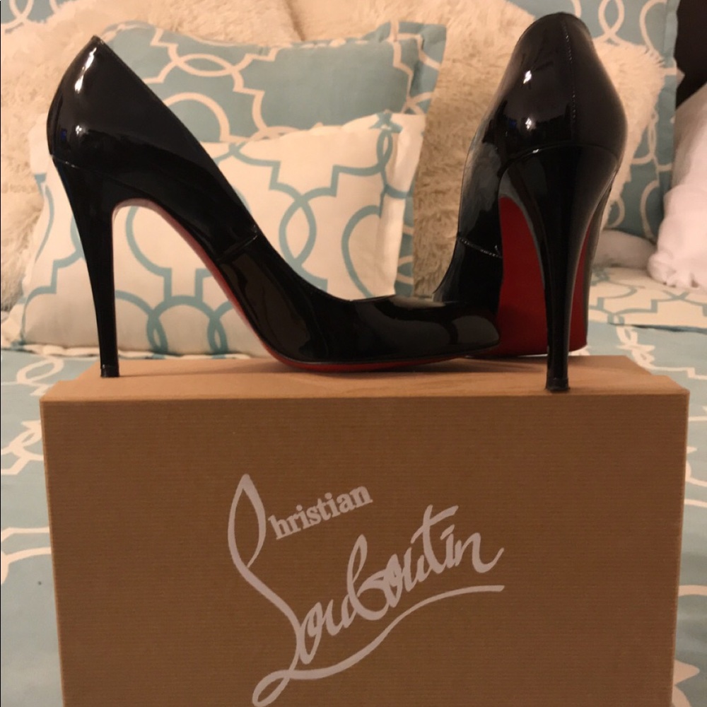 Christian Louboutin Décolleté Pump Sz 38